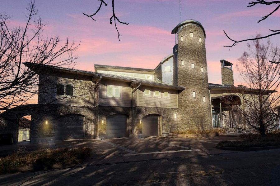 Casa de luxo vendida em 2025 em 1114 Lake Shore Drive Michigan City, Indiana, uma das casas mais caras vendidas no noroeste de Indiana.