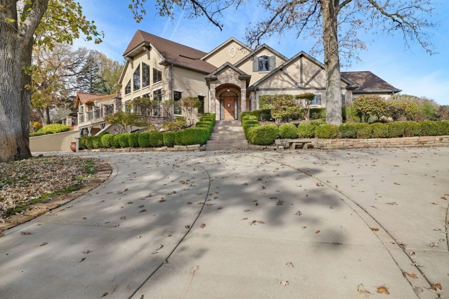Casa de luxo vendida em 2025 em 2200 Austin Avenue Schererville, Indiana, uma das casas mais caras vendidas no noroeste de Indiana.
